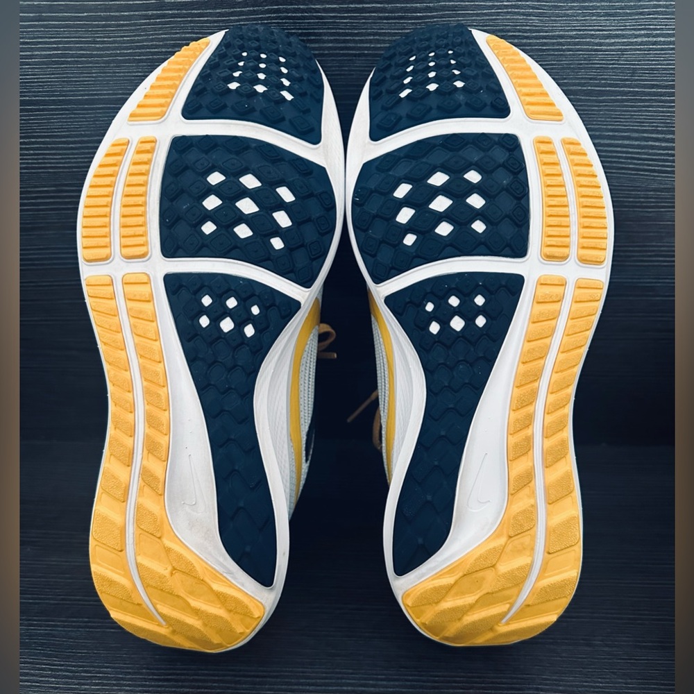 💙Nike Air Zoom Pegasus 40 "Michigan" Running Shoes Size 6.5 W or Men's Size 5💛 - Picture 12 of 14